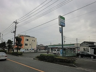 Convenience store. 470m to Family Mart (convenience store)