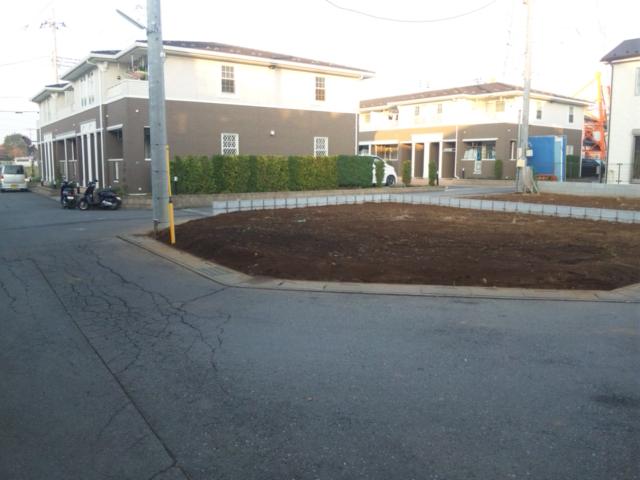 Local photos, including front road. Local (12 May 2013) Shooting