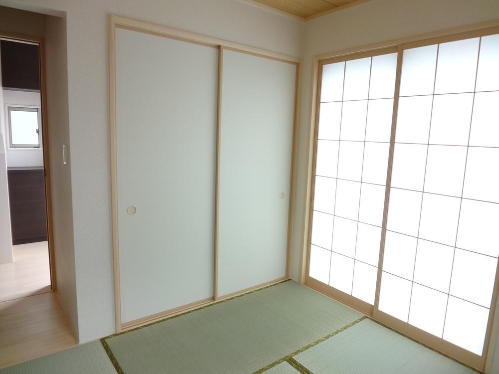 Same specifications photos (Other introspection). Same specifications