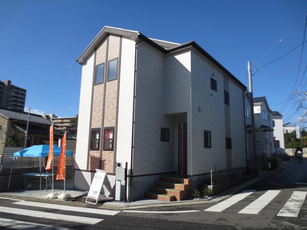 Local appearance photo. Local (10 May 2013) Shooting