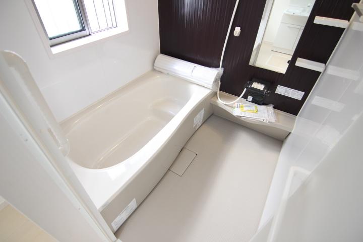 Bathroom. Spacious bathroom in the bathroom provided with a breadth of Building 2 1 tsubo size
