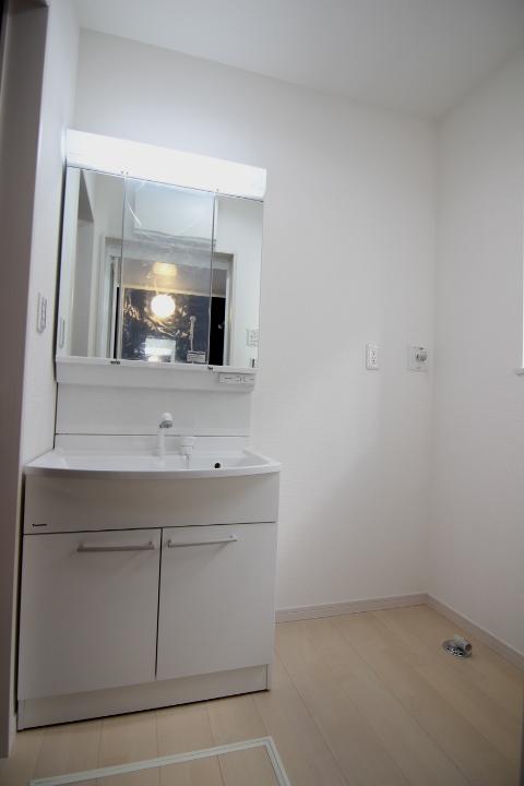 Wash basin, toilet. Building 2 Bathroom Vanity / Underfloor Storage There
