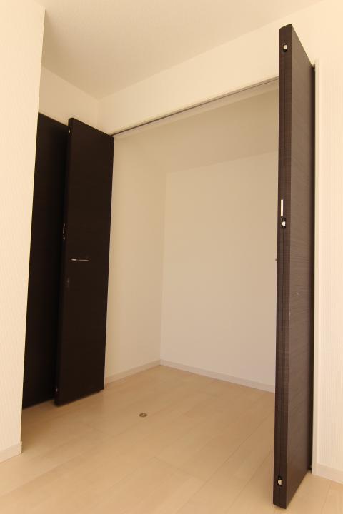 Receipt. Building 2 comes with each room closet! 