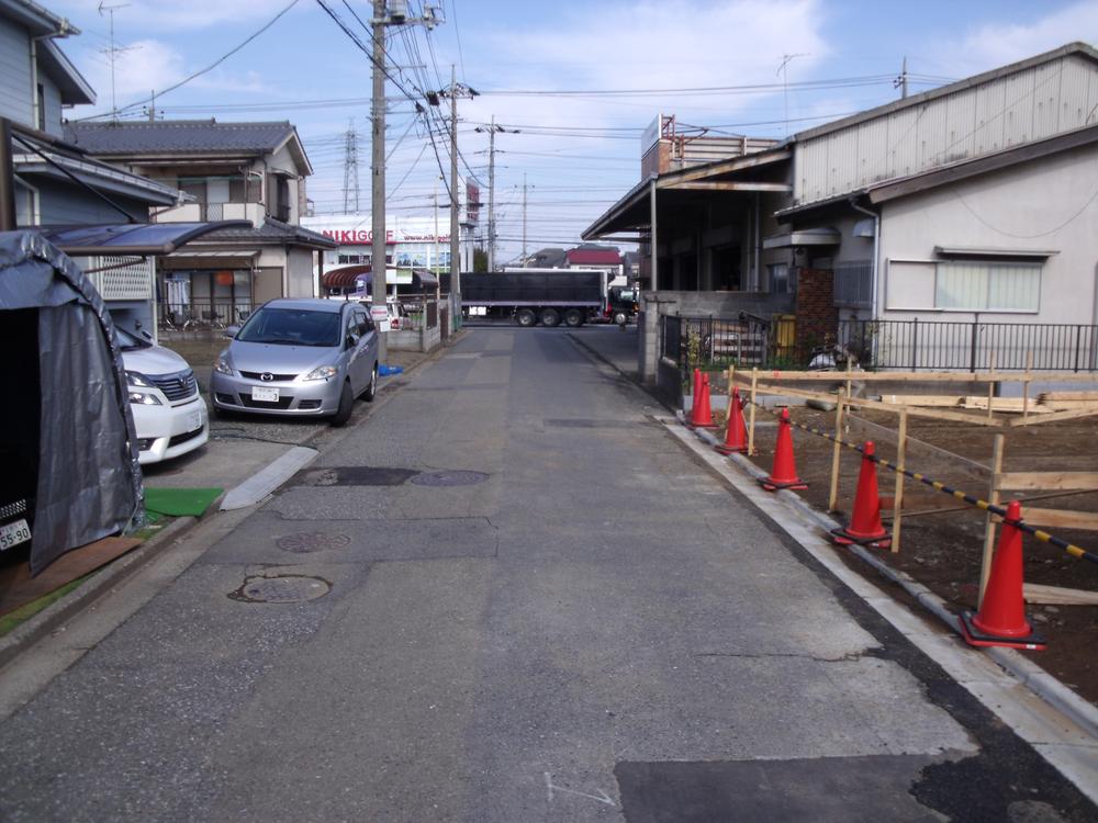 Local photos, including front road. Local (11 May 2013) Shooting