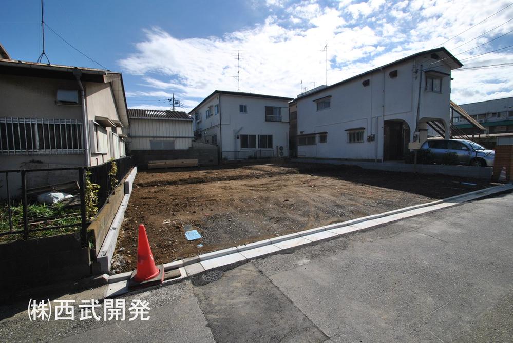 Local photos, including front road. Local (10 May 2013) the car does not matter because it is a dead-end road of shooting width 5m does not have almost entered.