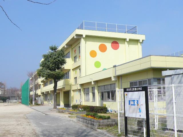 Primary school. Municipal Jinya to elementary school 1220m