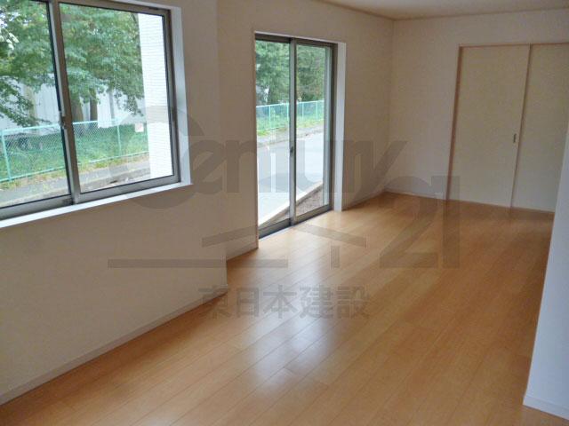 Living. Local (10 May 2013) Shooting