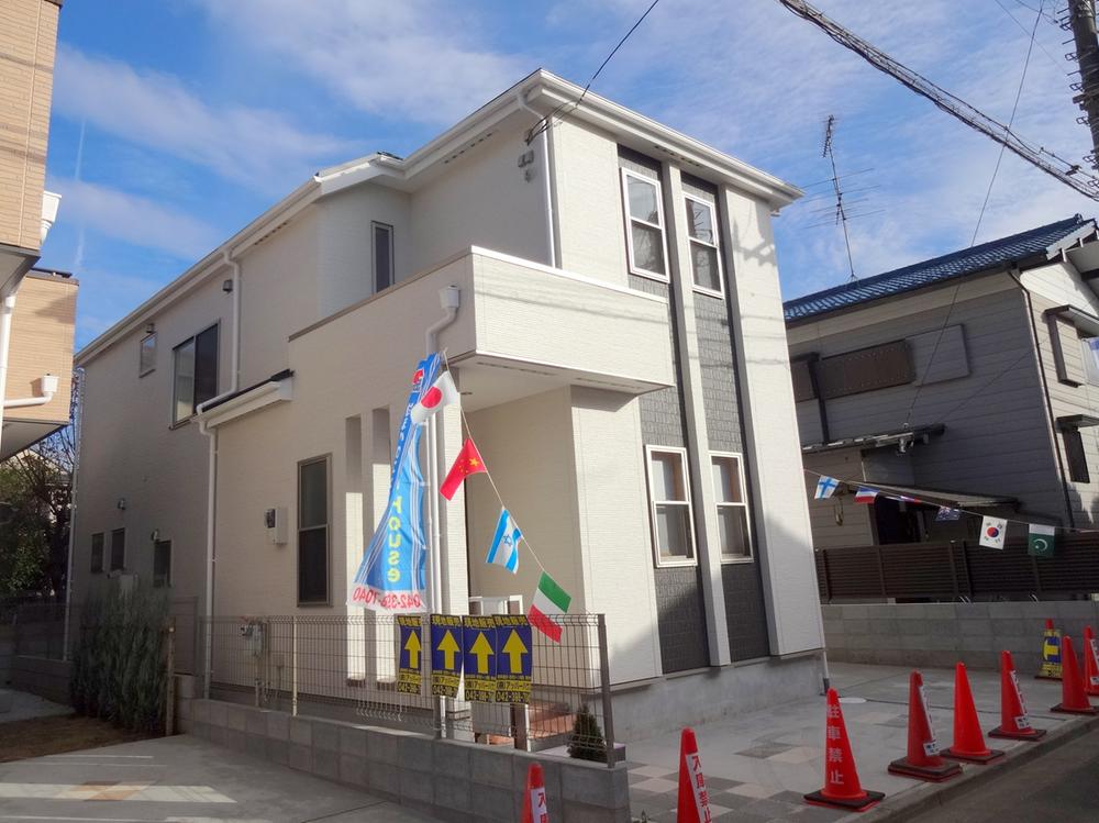 Local appearance photo. Local (12 May 2013) Shooting