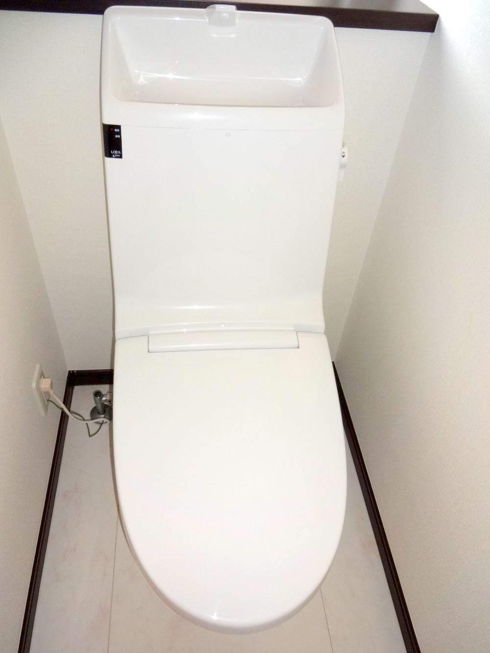 Toilet. Indoor (12 May 2013) Shooting