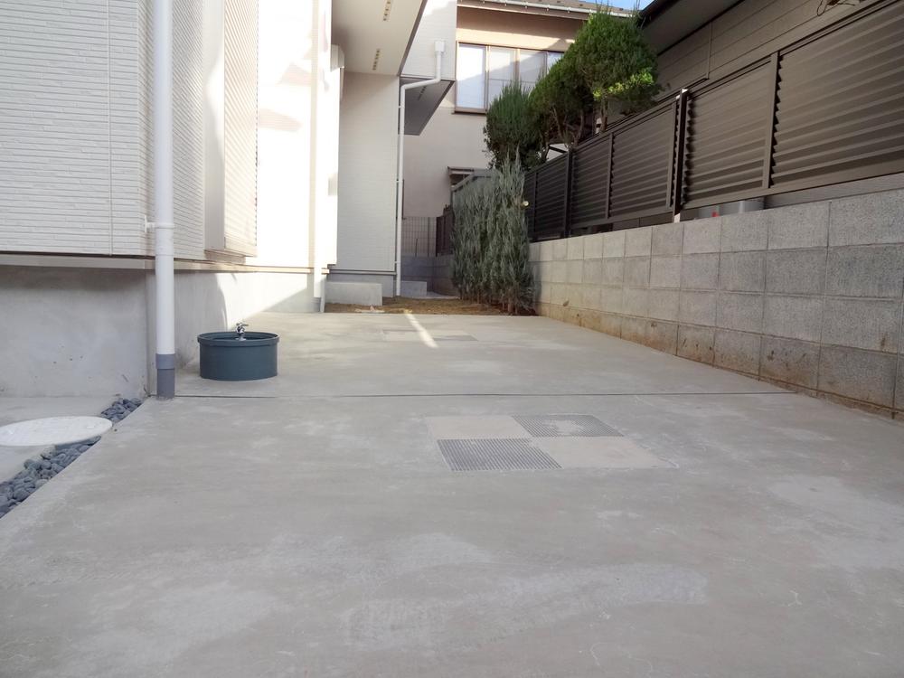 Parking lot. Local (12 May 2013) Shooting