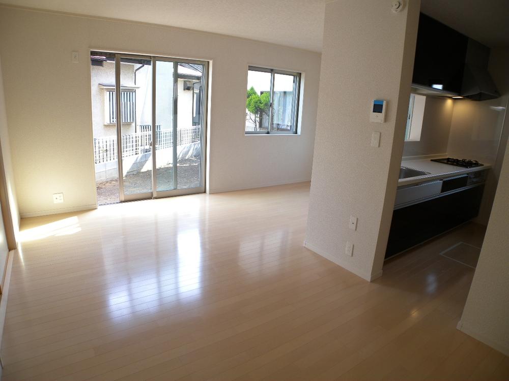 Same specifications photos (living). Construction example photo