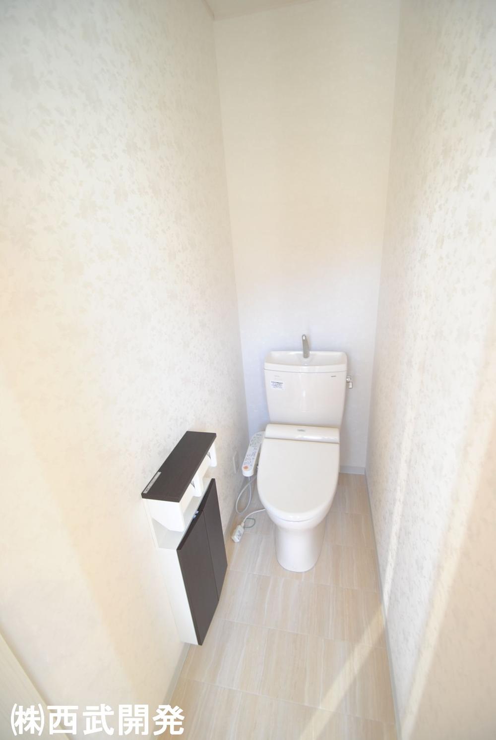 Toilet. Indoor (12 May 2013) Shooting Second floor
