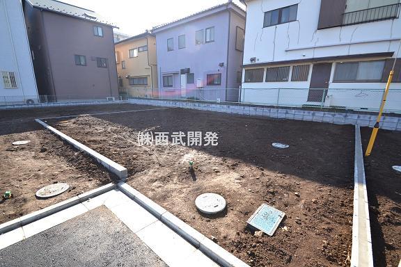 Local photos, including front road. Building 3