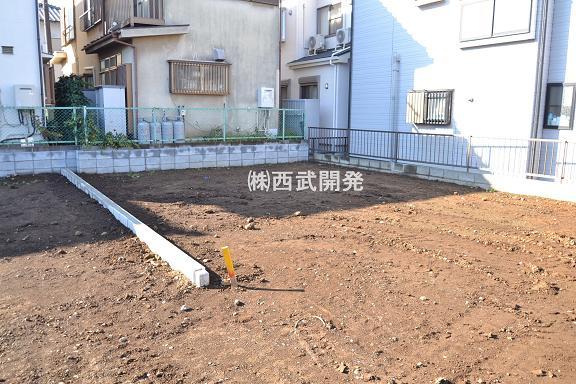 Local photos, including front road. 1 Building