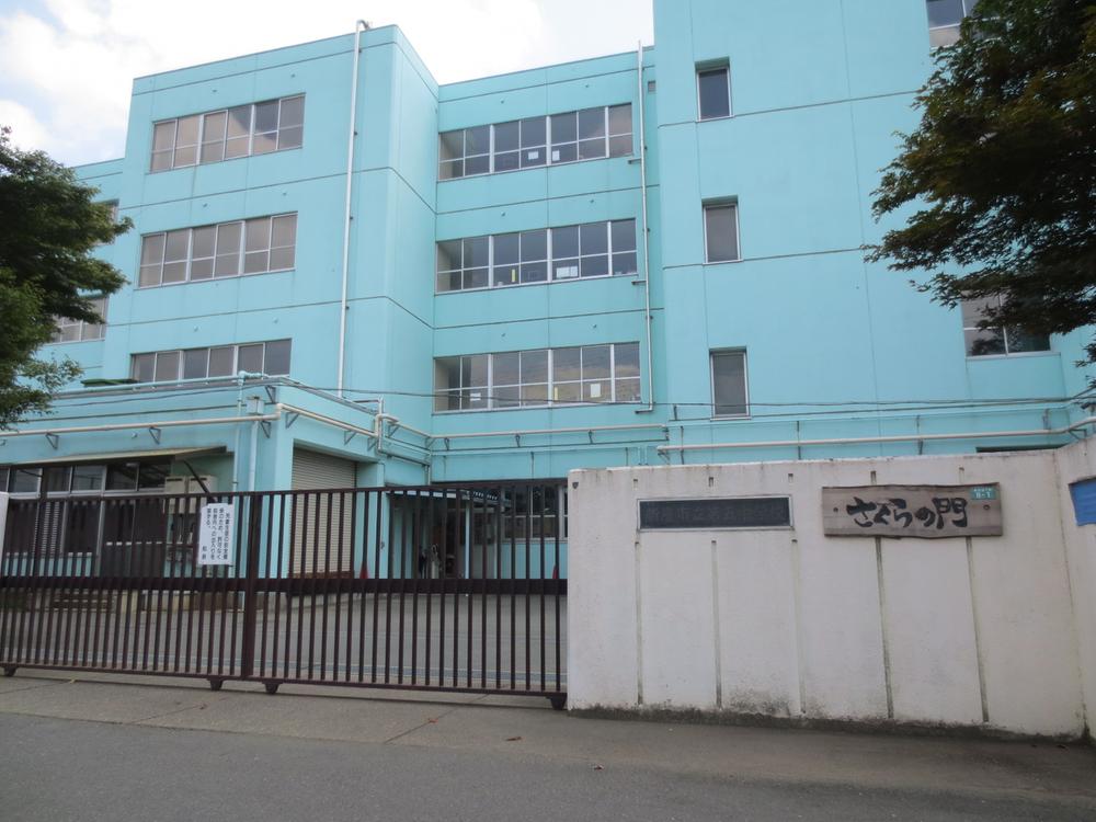 Junior high school. Niiza 731m to stand fifth junior high school