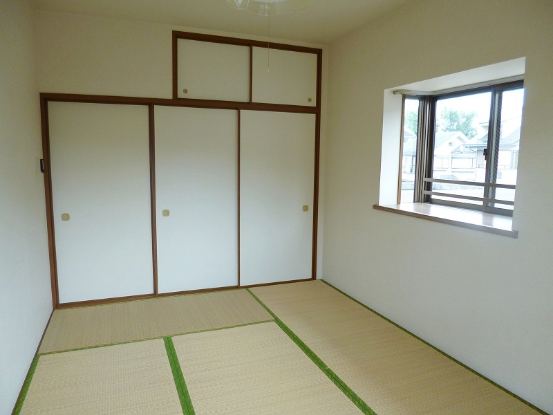 Other room space. There is a corner room bay window