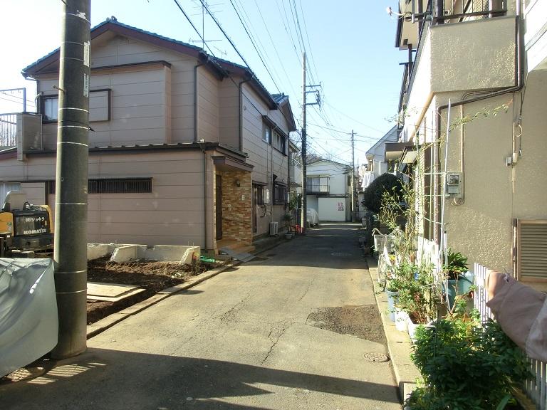 Local photos, including front road. Local (12 May 2012) shooting