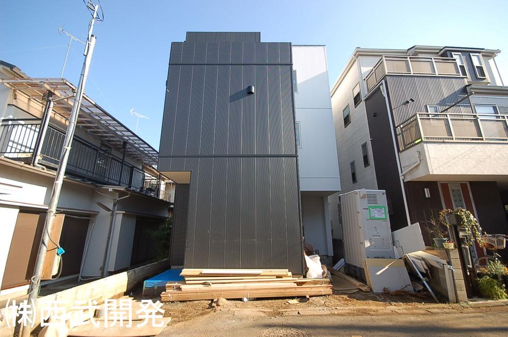 Local photos, including front road. Local (12 May 2013) Shooting