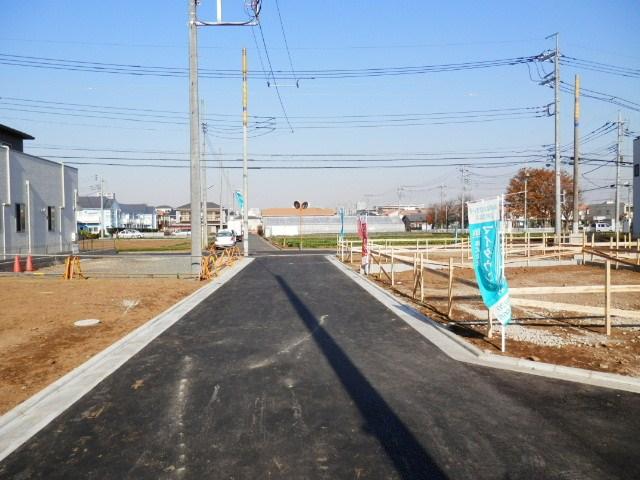 Local photos, including front road. Local (12 May 2013) Shooting