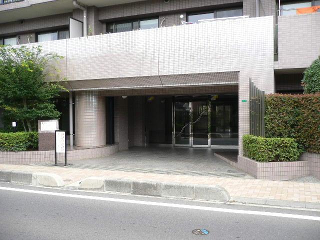 Entrance. Common areas