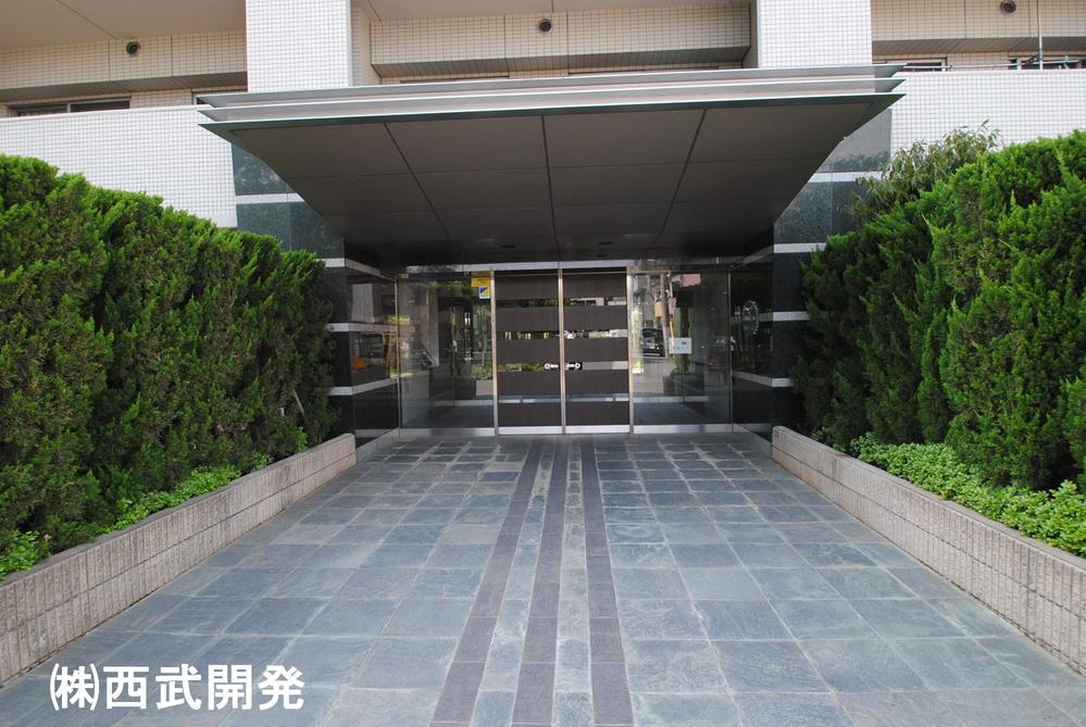 Entrance. Common areas