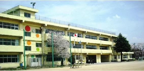 Primary school. Niiza Municipal Niiza to elementary school 598m