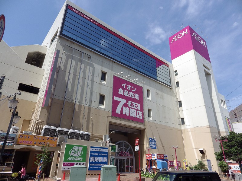 Shopping centre. 730m until ion Niiza store (shopping center)