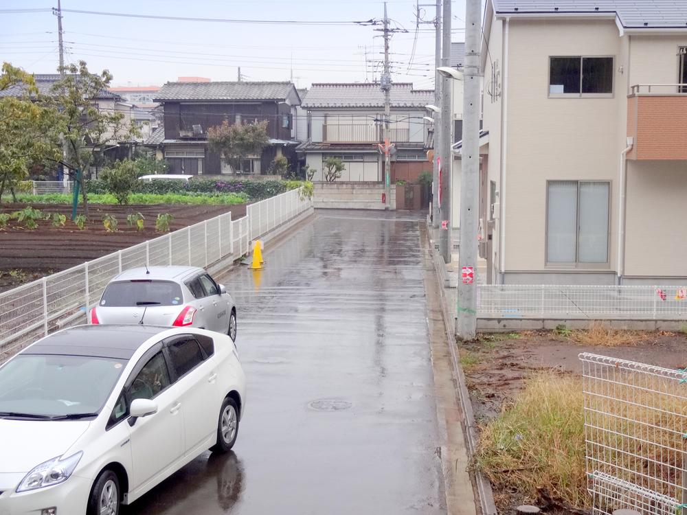 Local photos, including front road. Local (11 May 2013) Shooting