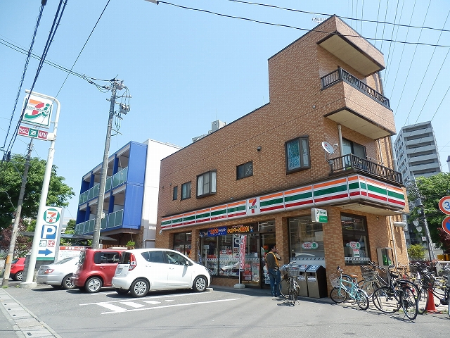 Convenience store. 190m to Seven-Eleven (convenience store)