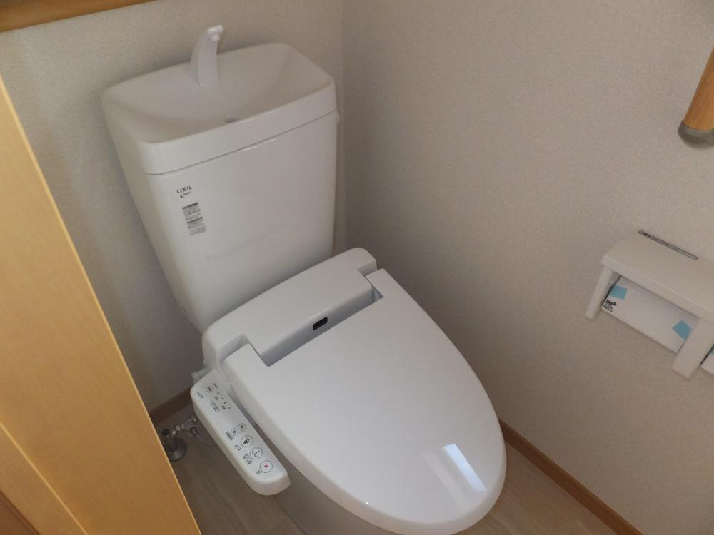 Toilet. Indoor (10 May 2013) Shooting