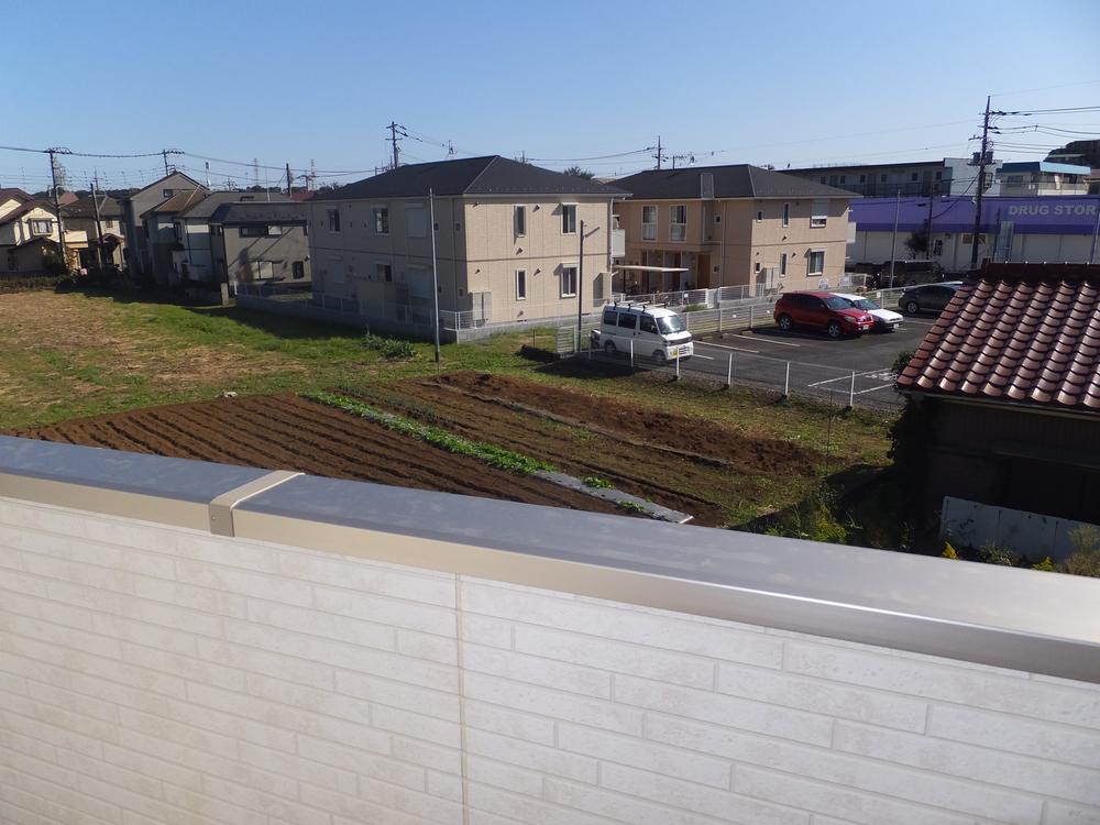 View photos from the dwelling unit. View from the site (October 2013) Shooting