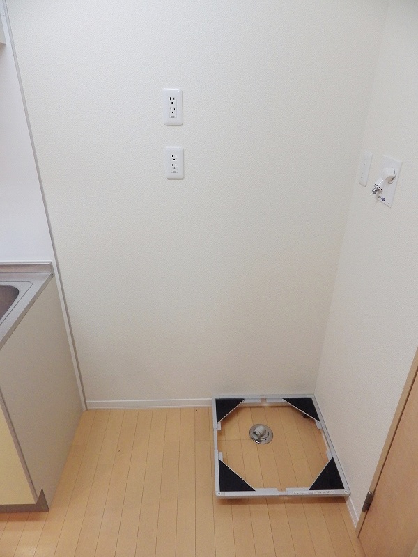 Other room space. There is storage room washing machine ☆ 