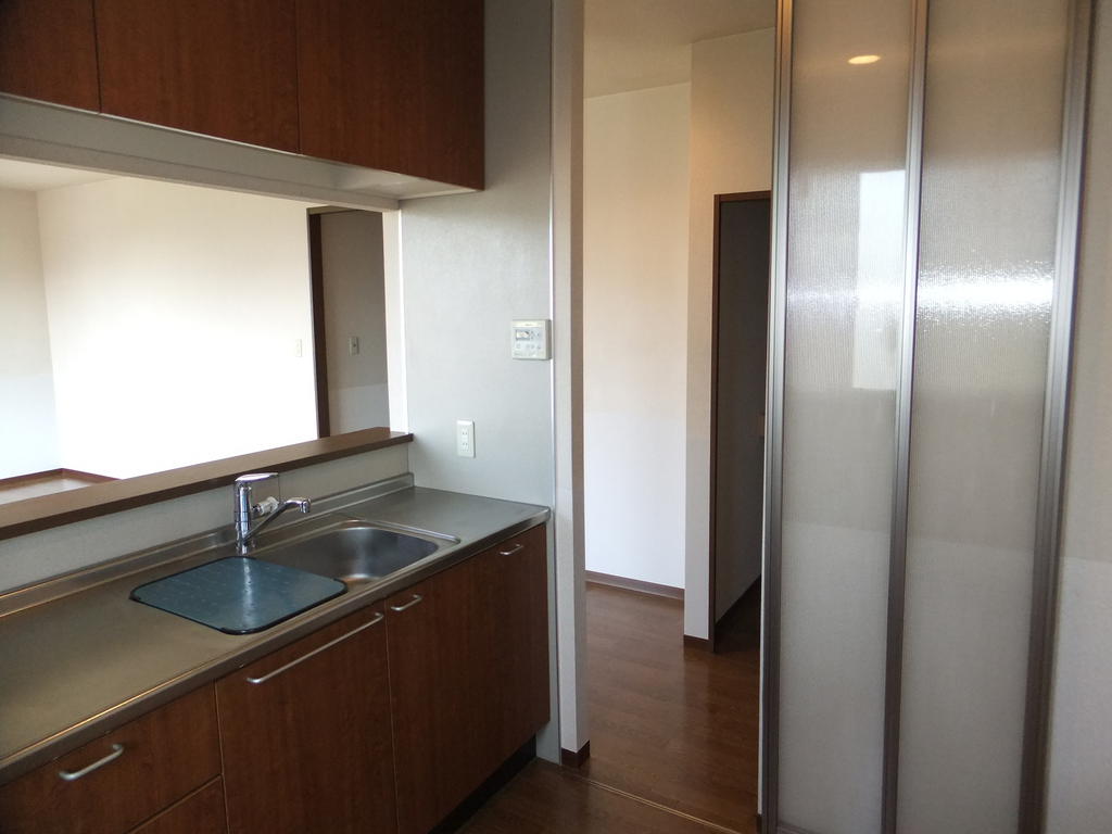 Kitchen. Convenient with a sliding door at the entrance