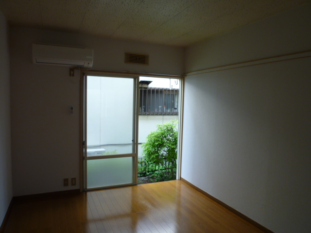 Living and room. It is the image of another room of the same type.