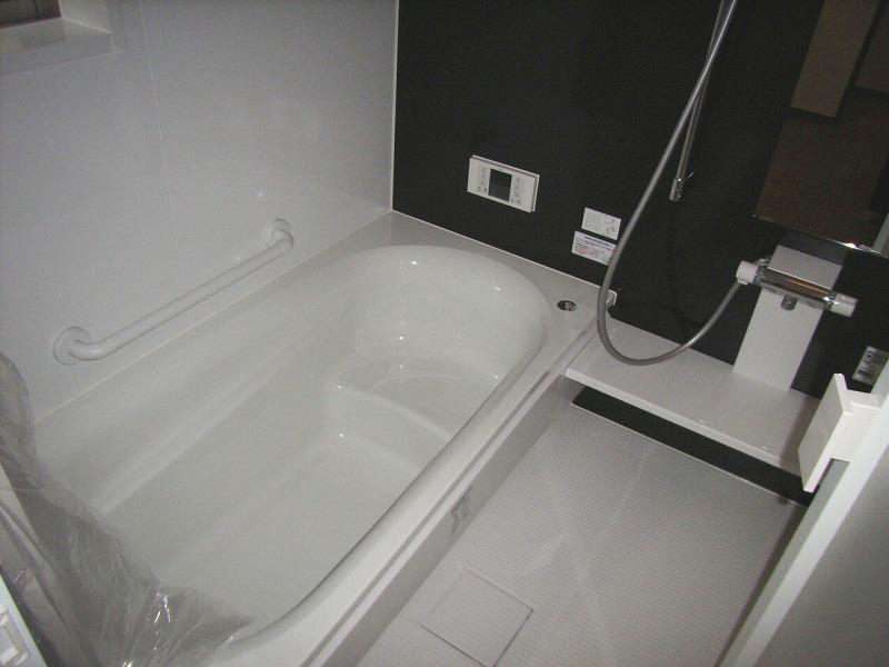 Bathroom. Local (12 May 2013) Shooting