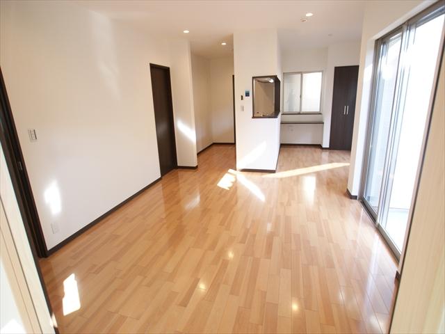 Living. Bright sunshine is shine in LDK is spacious 16.7 Pledge