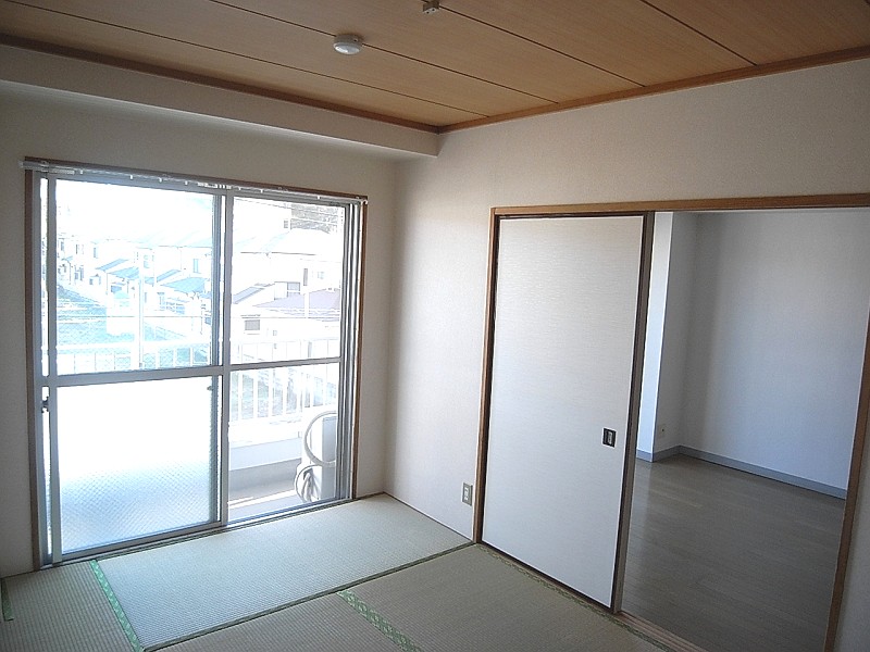 Living and room. Japanese-style room 6 quires