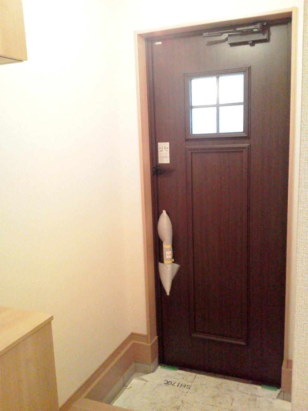 Entrance. 1 Building room (October 2013) Shooting