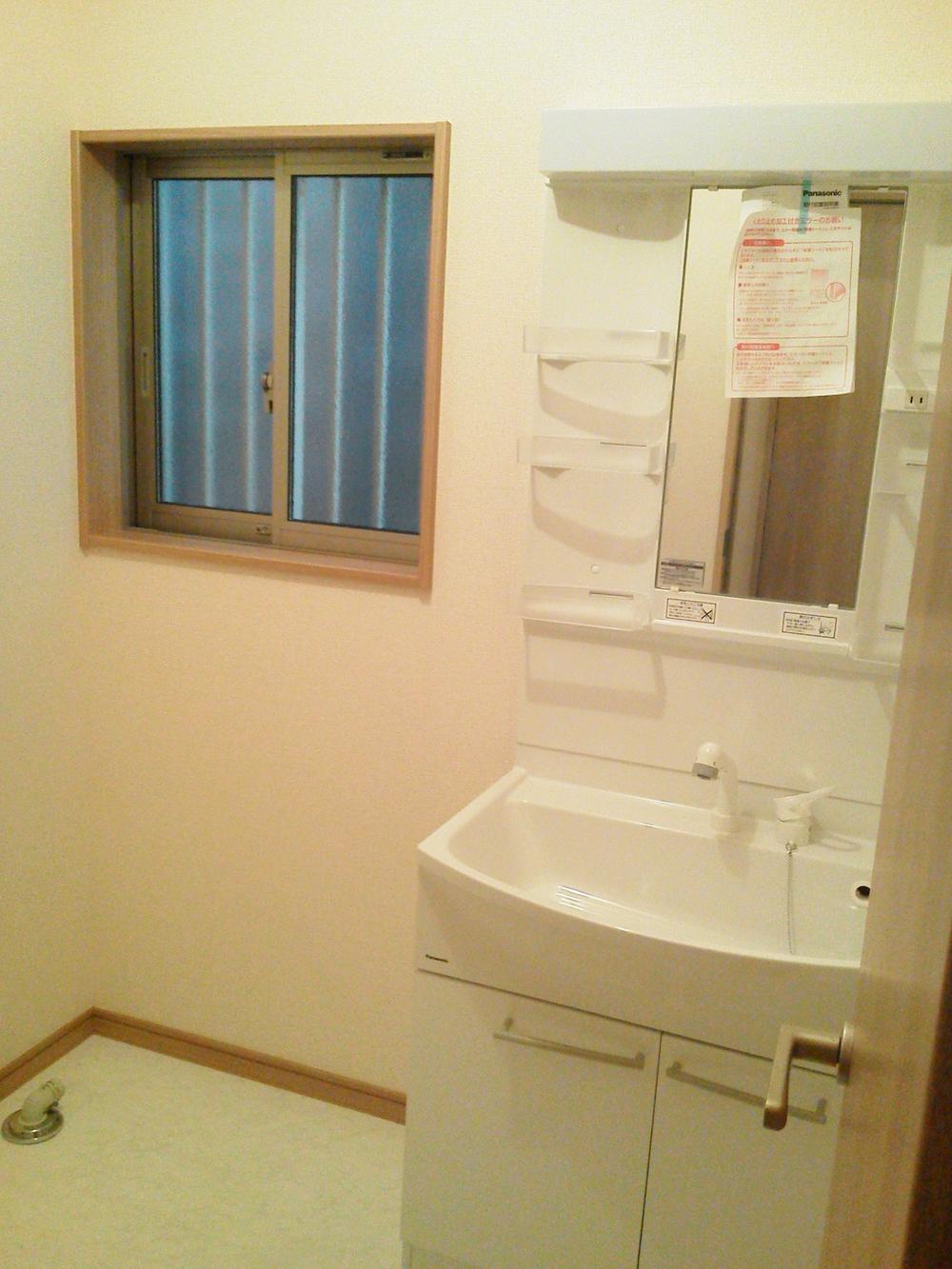 Wash basin, toilet. 1 Building room (October 2013) Shooting