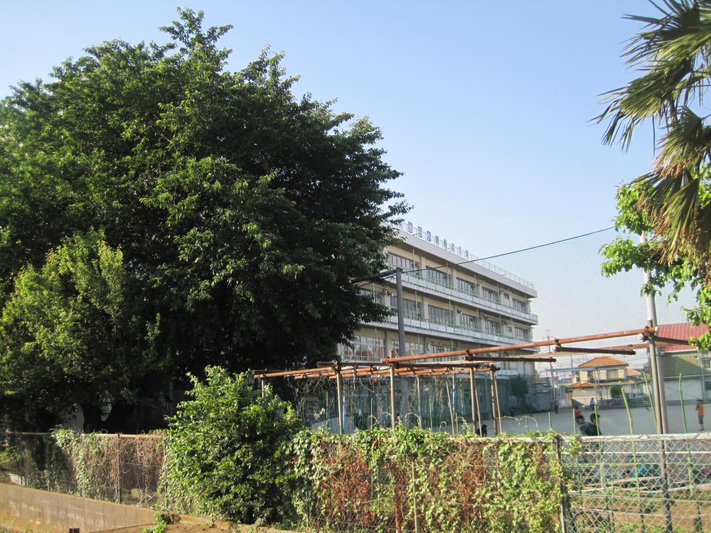 Primary school. Niiza 560m to stand Ikeda elementary school