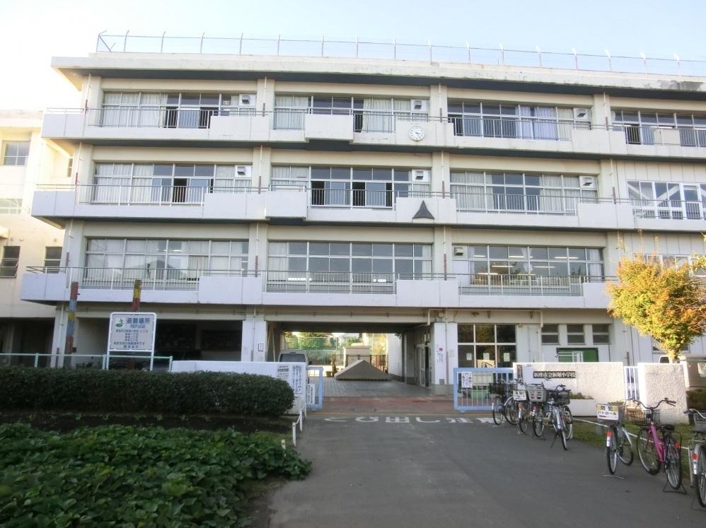 Primary school. Niiza Municipal Shinbori to elementary school 1018m