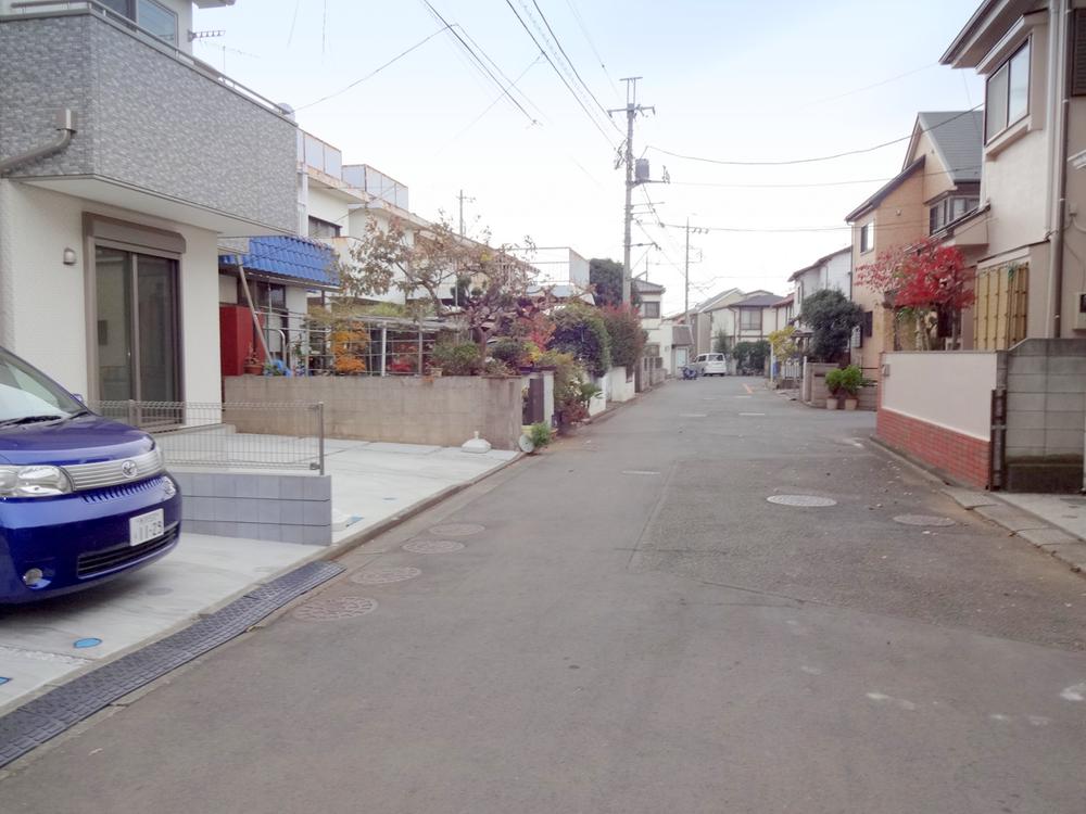 Local photos, including front road. Local (11 May 2013) Shooting