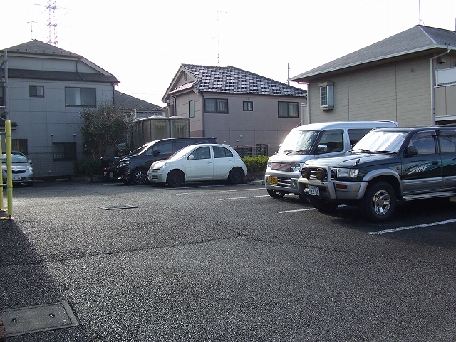 Parking lot.  ☆ On-site paved parking