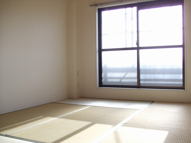 Other room space.  ☆ A serene Japanese-style