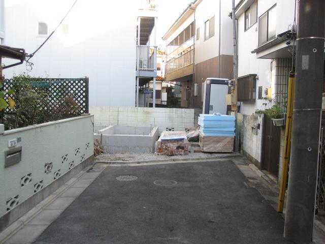 Local photos, including front road. 2013 December 15, shooting