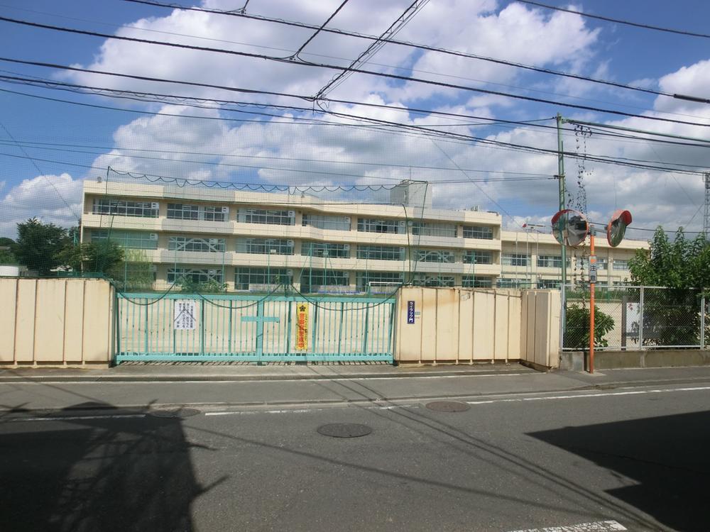 Primary school. 652m to Niiza Tateishi God Elementary School