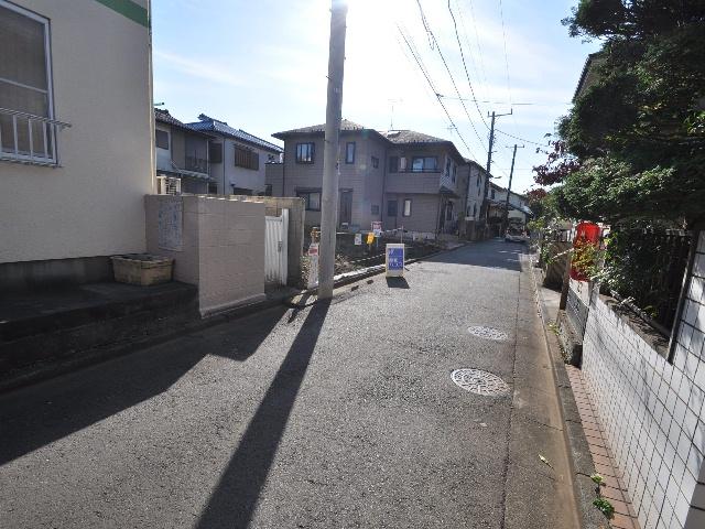 Local photos, including front road. Shinbori 1-chome front road