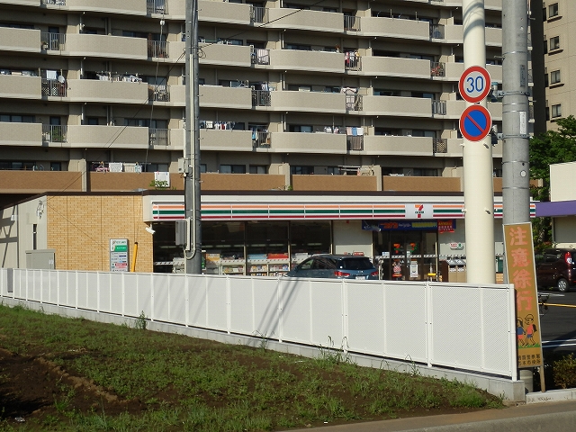 Convenience store. 260m to Seven-Eleven (convenience store)