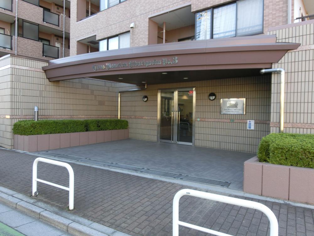 Entrance. Common areas