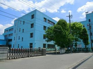 Junior high school. Until the fifth junior high school 650m MidoriYutaka a Nodera water park near, Is a junior high school located in a residential area. 